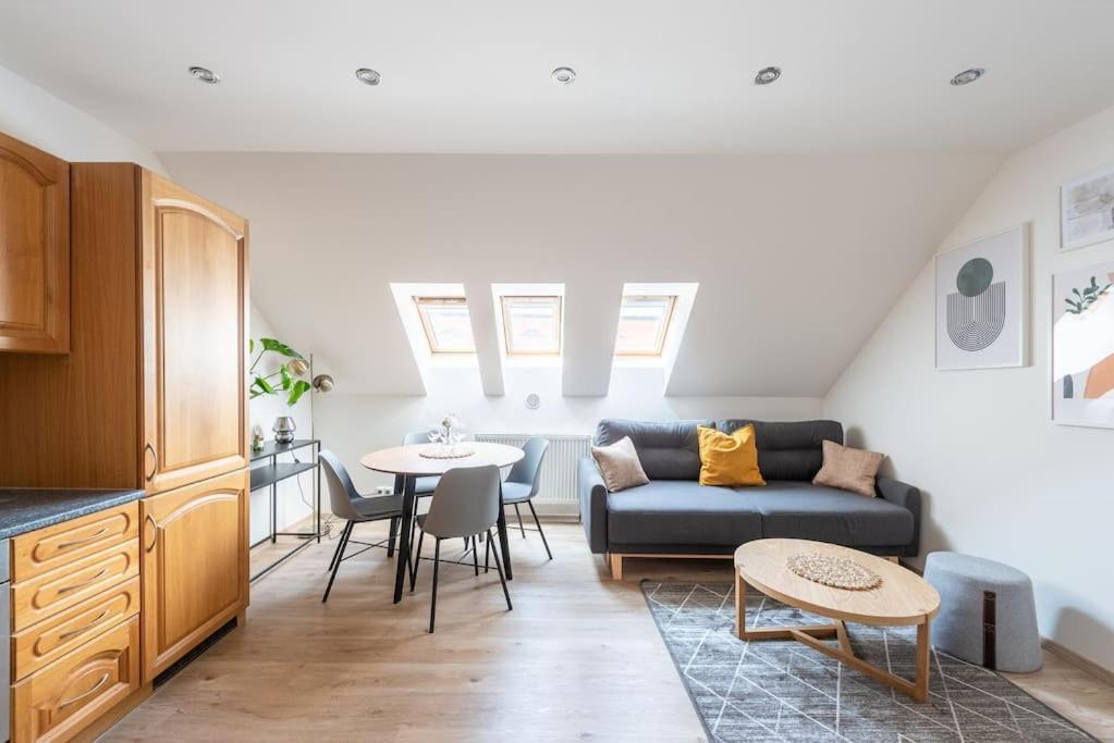 B.O.B. Klimentska Apartment Прага Екстериор снимка