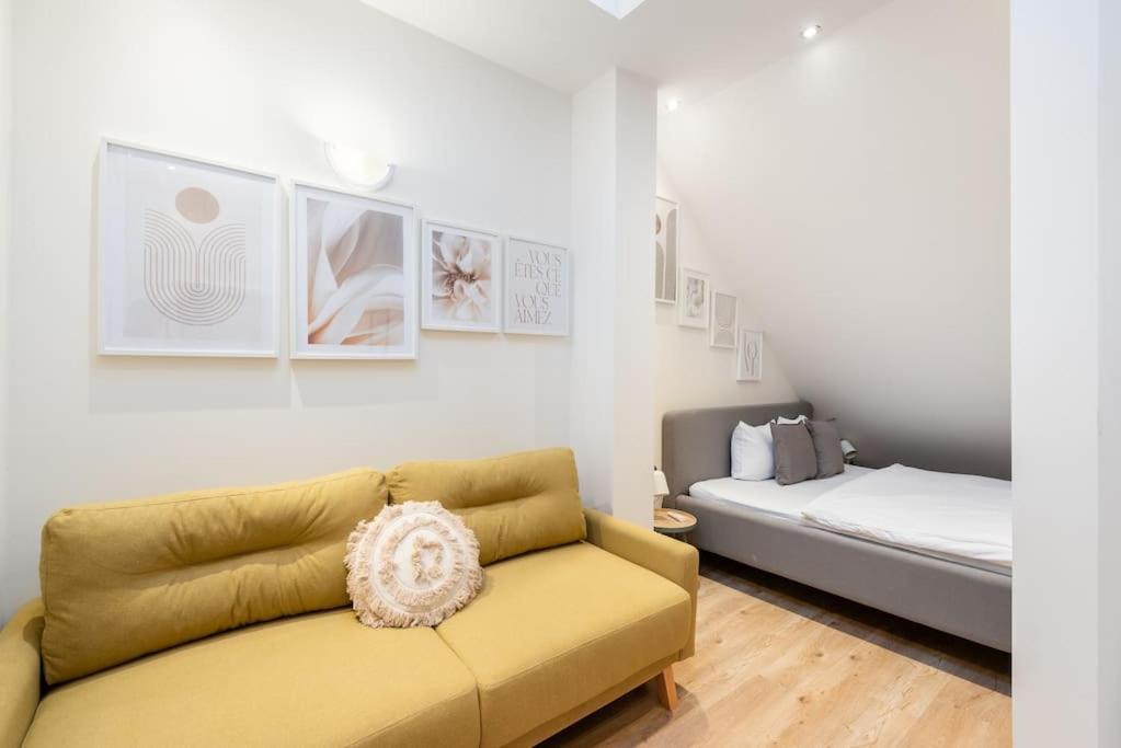 B.O.B. Klimentska Apartment Прага Екстериор снимка