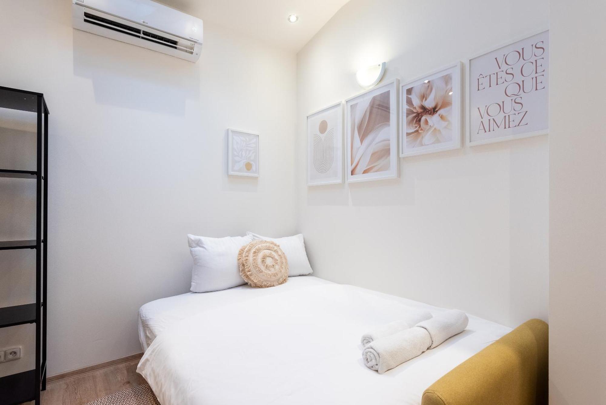 B.O.B. Klimentska Apartment Прага Екстериор снимка